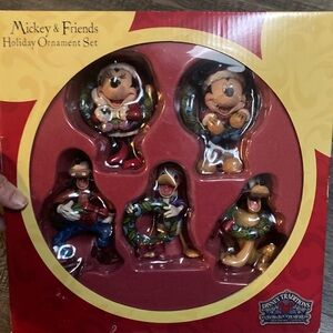 Jim Shore Disney Traditions Mickey & Friends Holiday Ornament Set